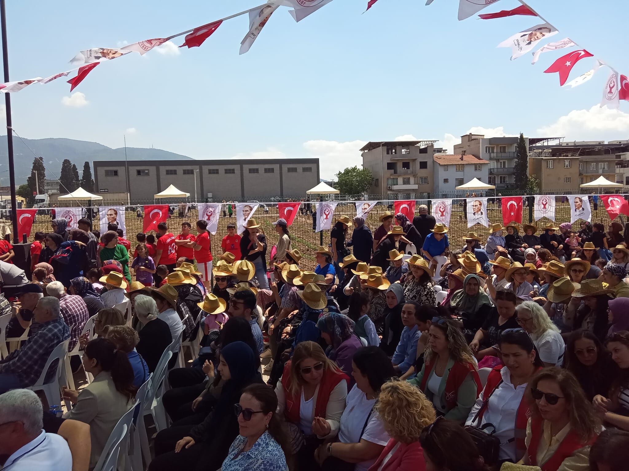 Bornova’da Kent Bostanı açıldı: Ata tohumuyla üretim dönemi-1