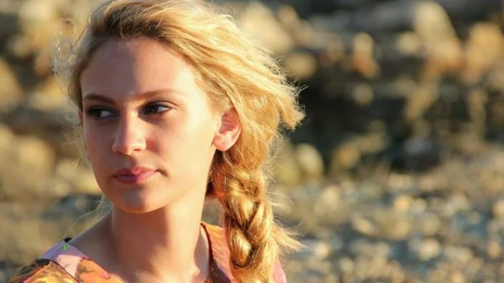 Farah Zeynep Abdullah sevenlerini korkuttu: Vücudundaki morlukları paylaştı-2