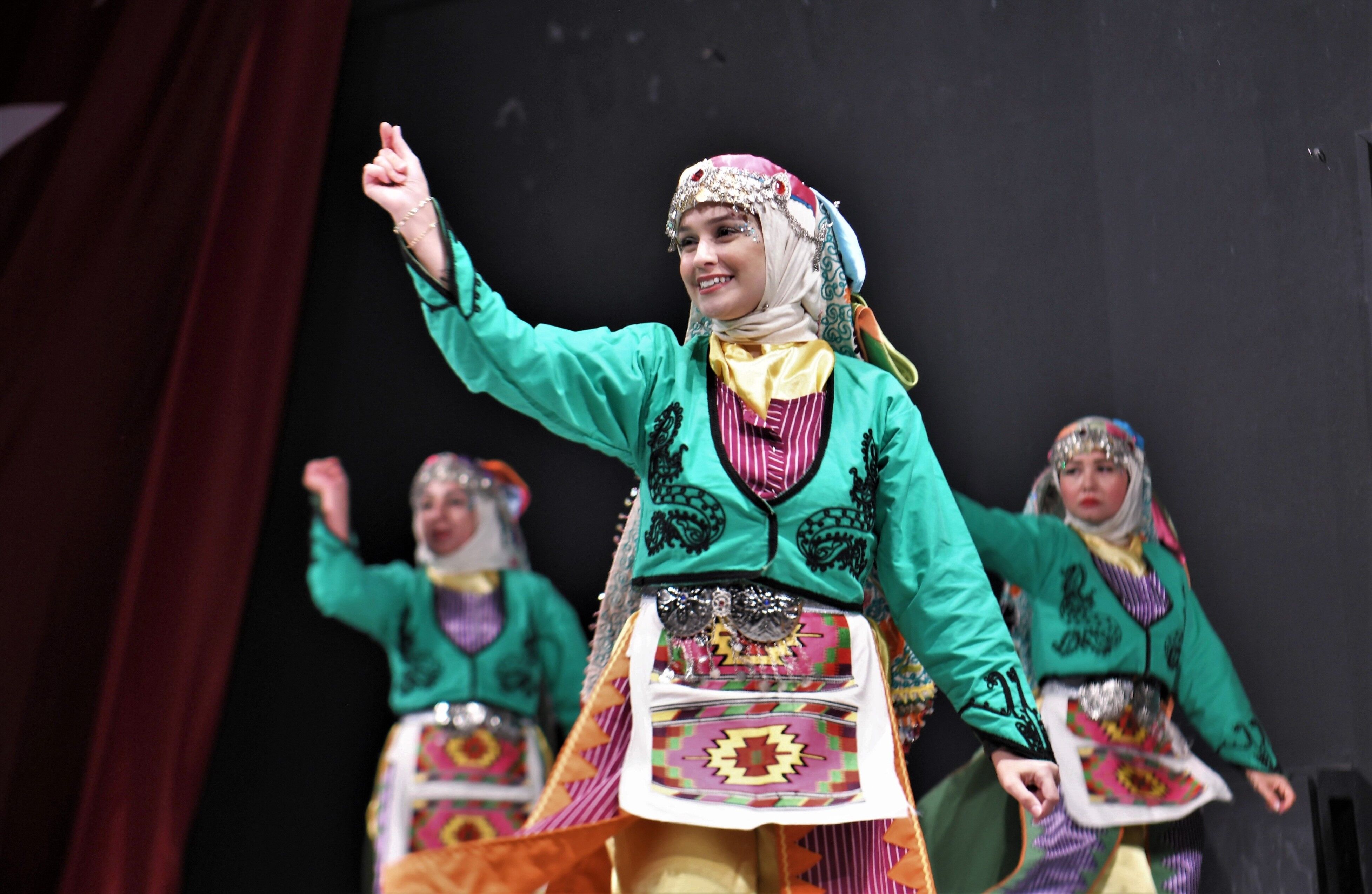 Halk Danslari 9-1