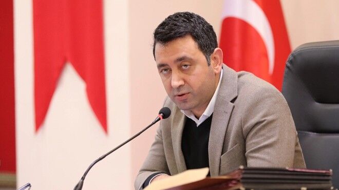 Bayraklı Belediye Başkanı İrfan Önal, CHP’den istifa etti!