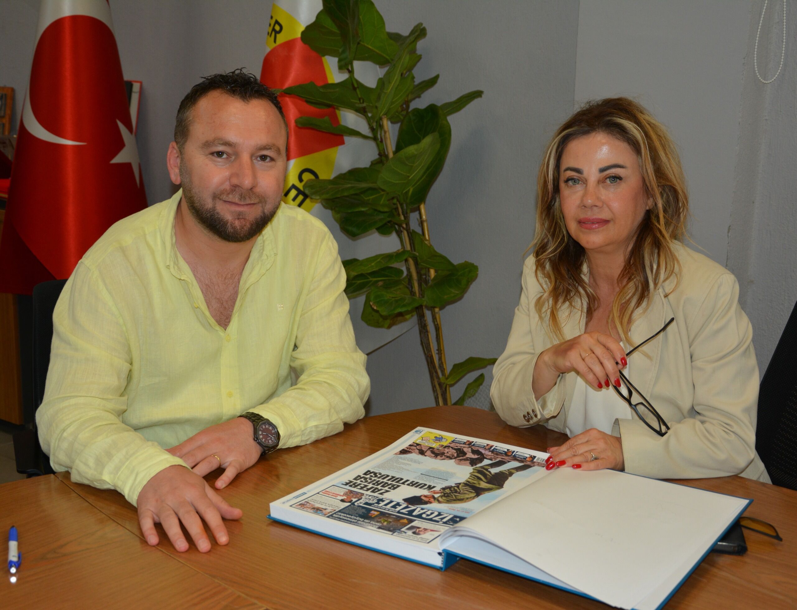 İz Bırakan Manşetler Ilk Önce Cemiyet Başkanına Hediye Edildi (1)