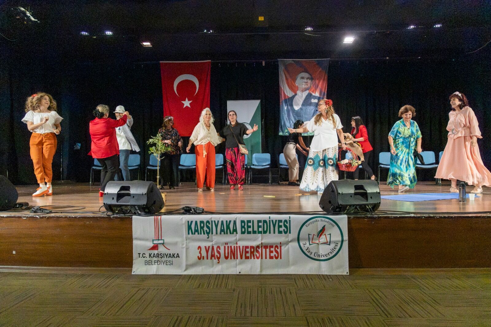 Karşıyaka’nın 3. Yaş Üniversitesi’nde dönem sonu gösterisi büyük alkış topladı-1