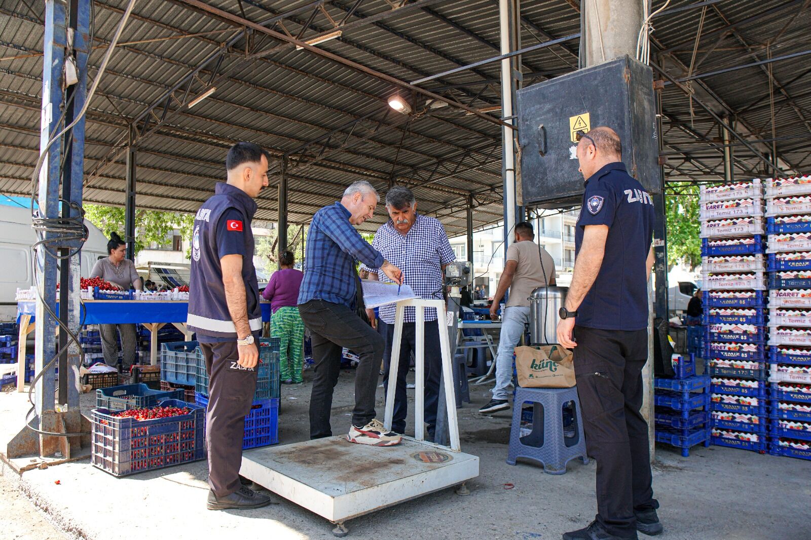 Kemalpaşa’da teraziler mercek altında: Belediyeden sıkı denetim-1