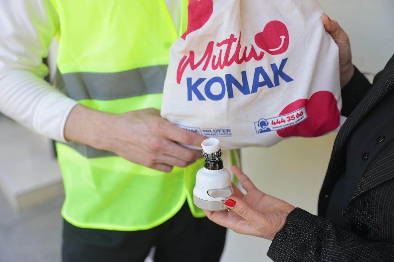Konak’tan Su Tasarrufu Hamlesi Ücretsiz Perlatör Dağıtımı Başladı (3)