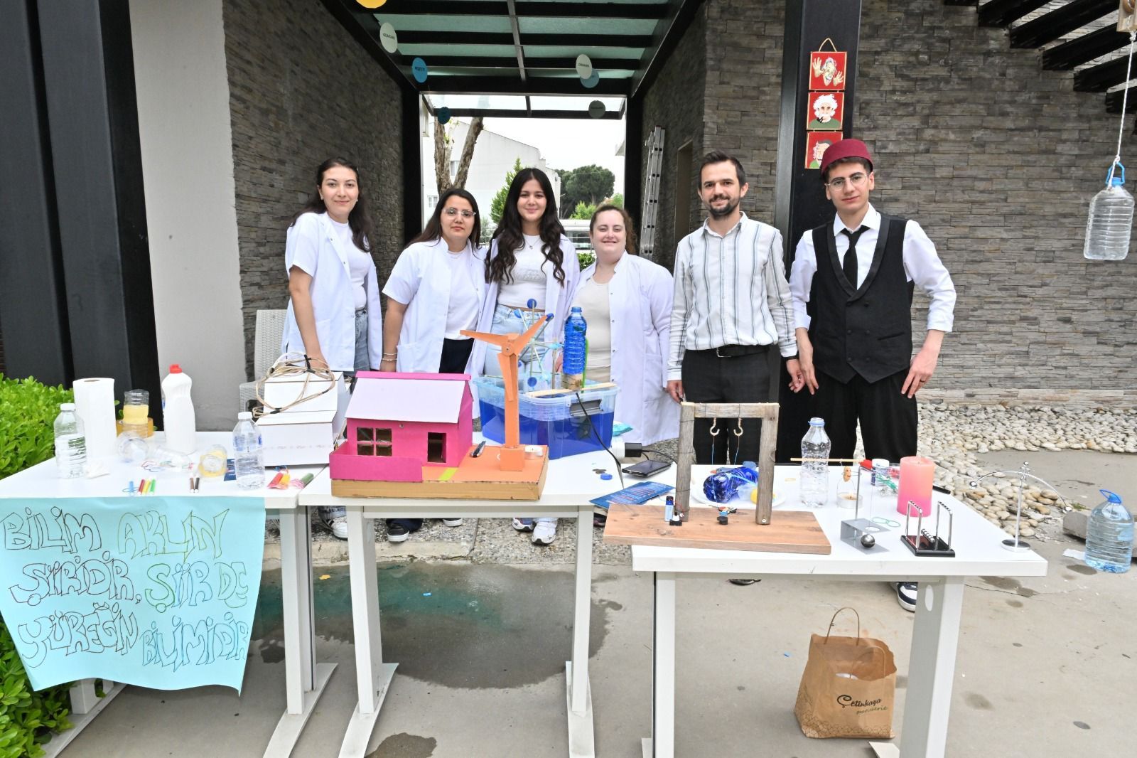 Manisa'lı öğrenciler bahar şenliği ile eğlendi-1