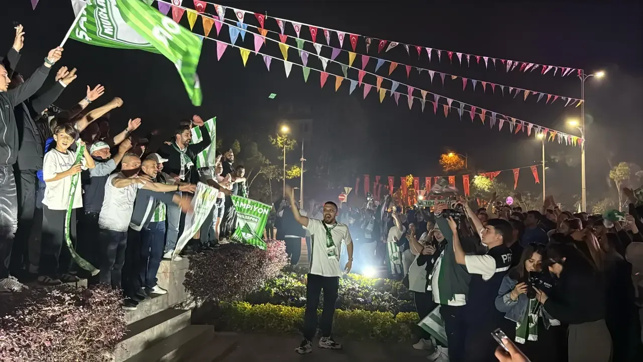 Muğlaspor’da 1. Lig coşkusu: Sabaha dek kutladılar!