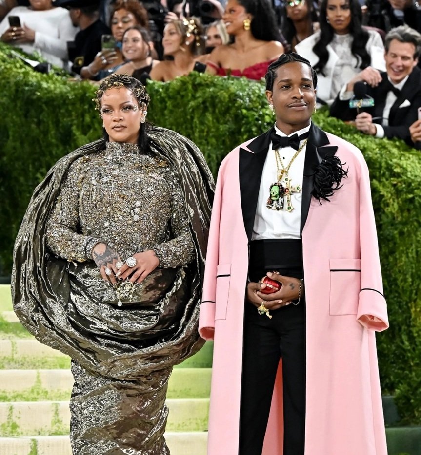 Met Gala'da yıldızlar geçidi: Geceye damga vuran kostümler!-1