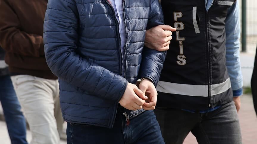İzmir'de firari 3 hükümlü yakalanarak cezaevine gönderildi