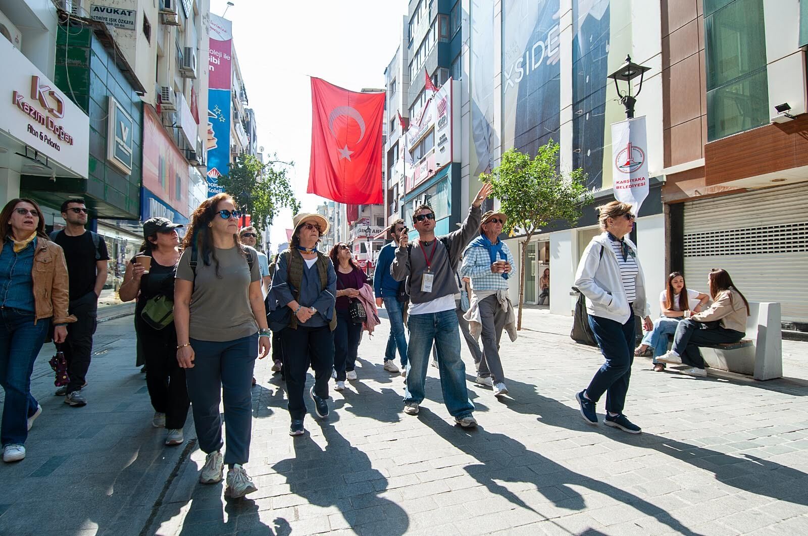 Karşıyaka’yı keşfe çıktılar: ‘Kültür Rotası’ turları büyük ilgi görüyor