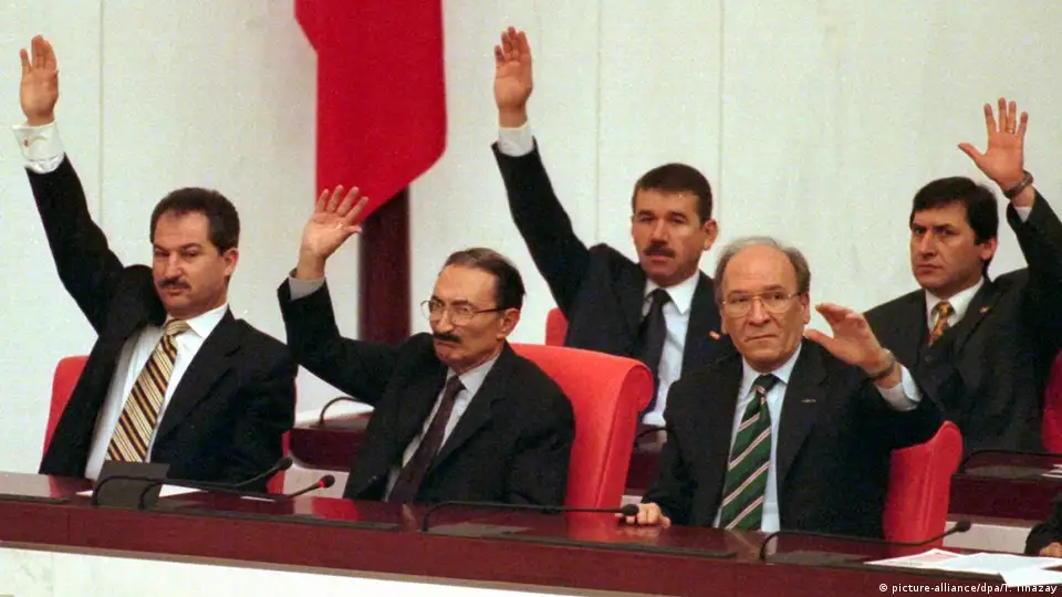 Parçalı bulutlu demokrasi: Türkiye’de parti bölünmelerinin kısa tarihi!
