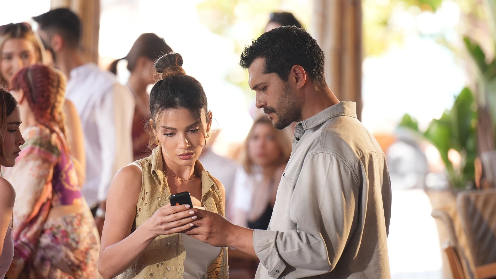 ÖZGE YAĞIZ ALPEREN DUYMAZ-1