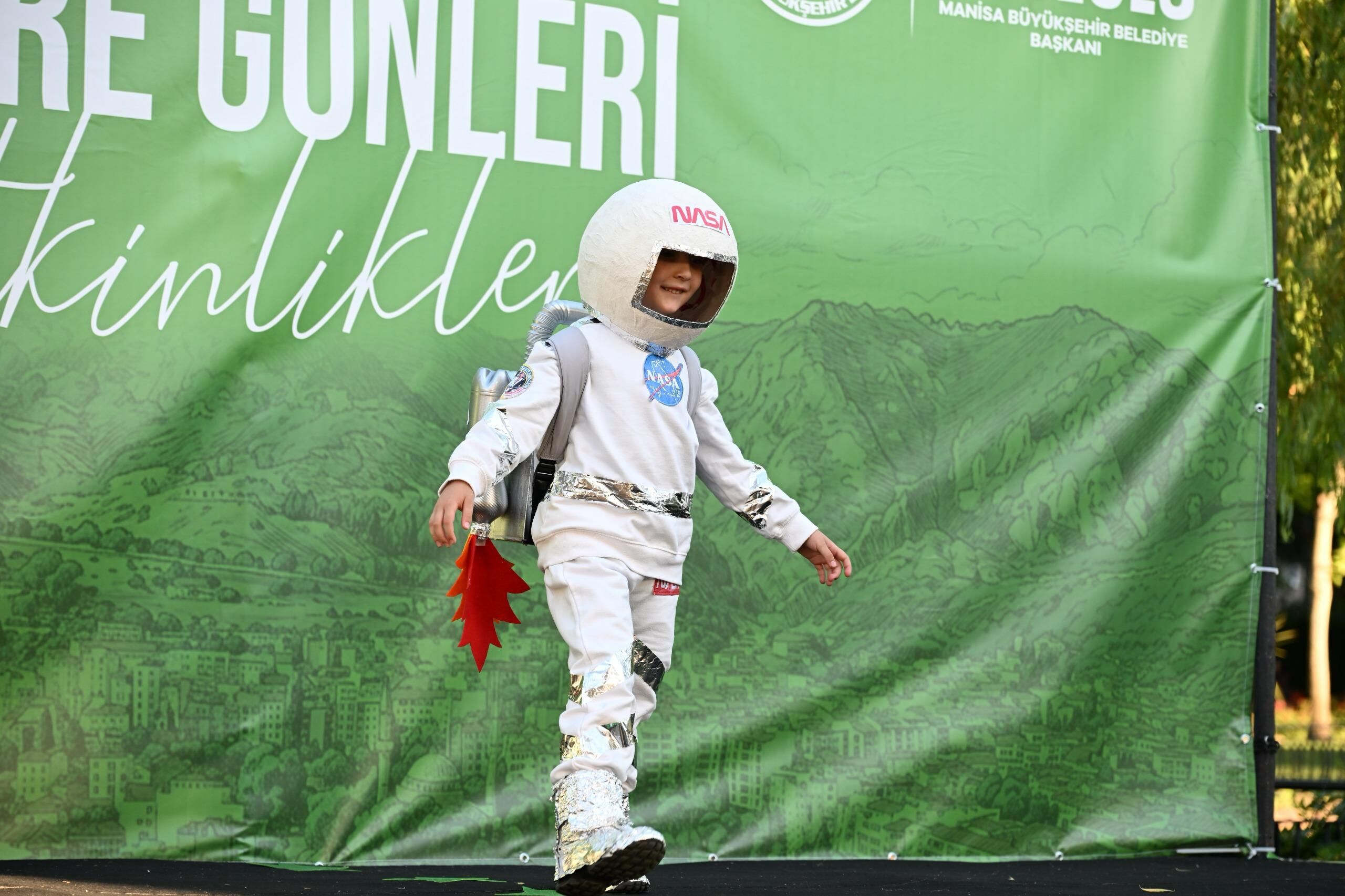 Atık Malzemeler Minik Ellerde Sanata Dönüştü (14)