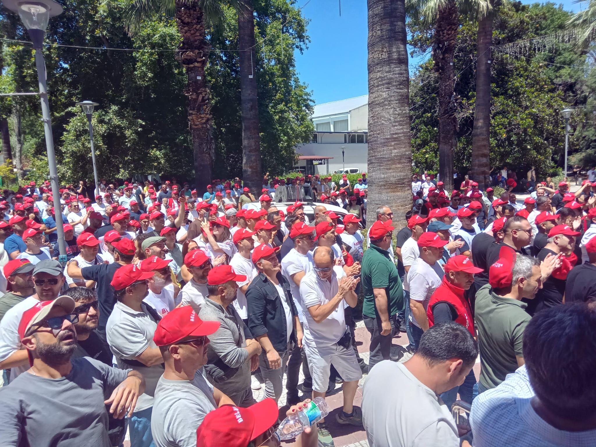 Türk-İş’ten Cemil Tugay’a çağrı: Bu toplu sözleşmeyle İzmir’i kilitlemeyin!