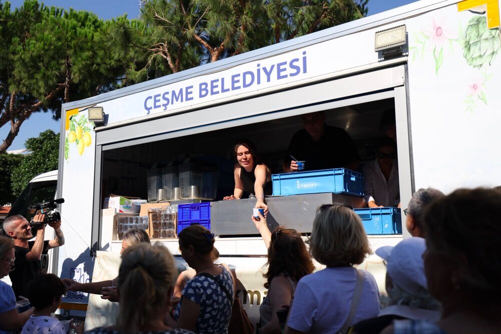 Çeşme'de Aşure Lokması Paylaşıldıphoto 2026 06 28 19 39 19