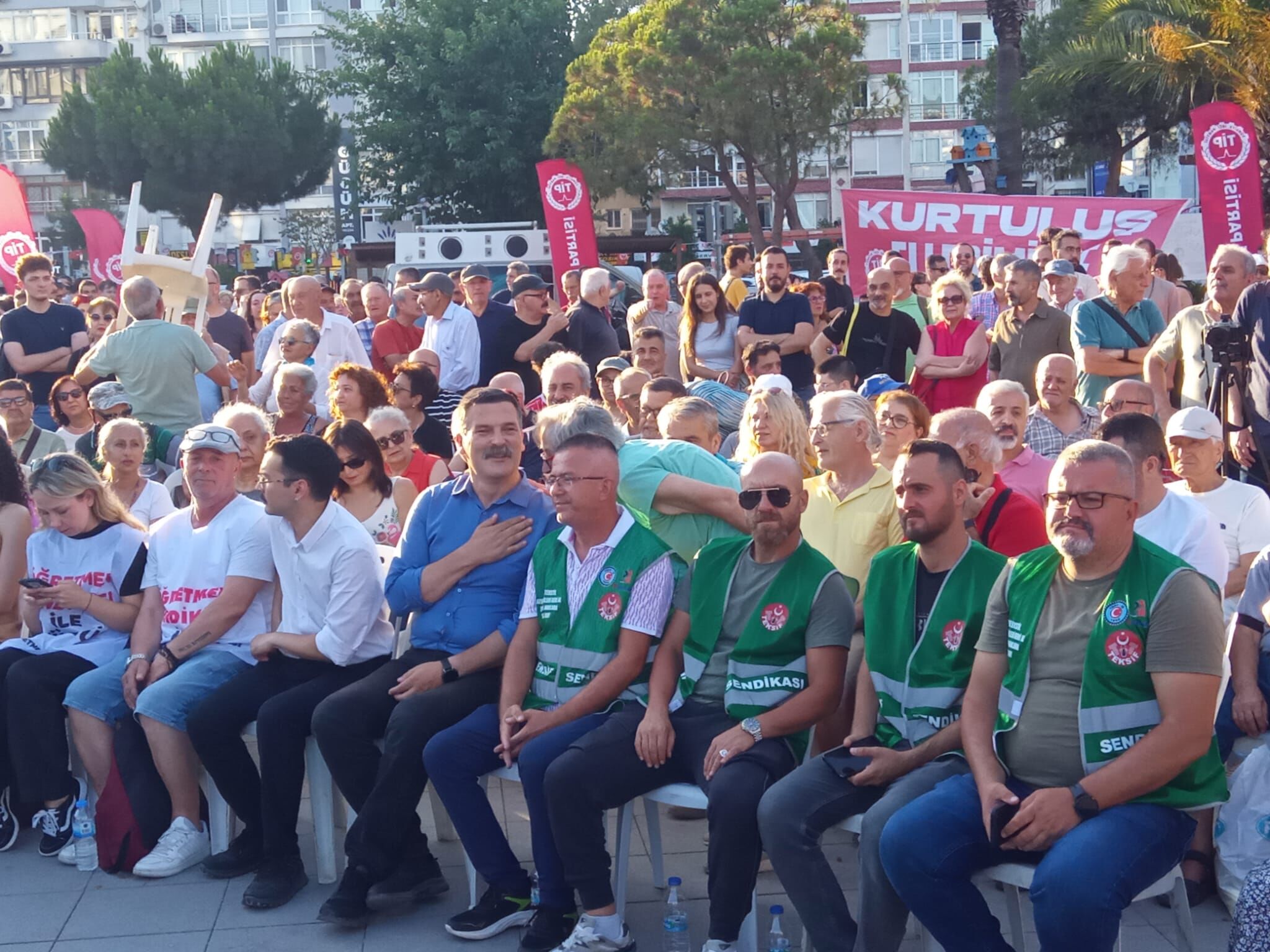 Erkan Baş İzmir'de Bugün Buradan Rahatsız Bir Şekilde Evinize Dönmenizi Istiyorum (4)