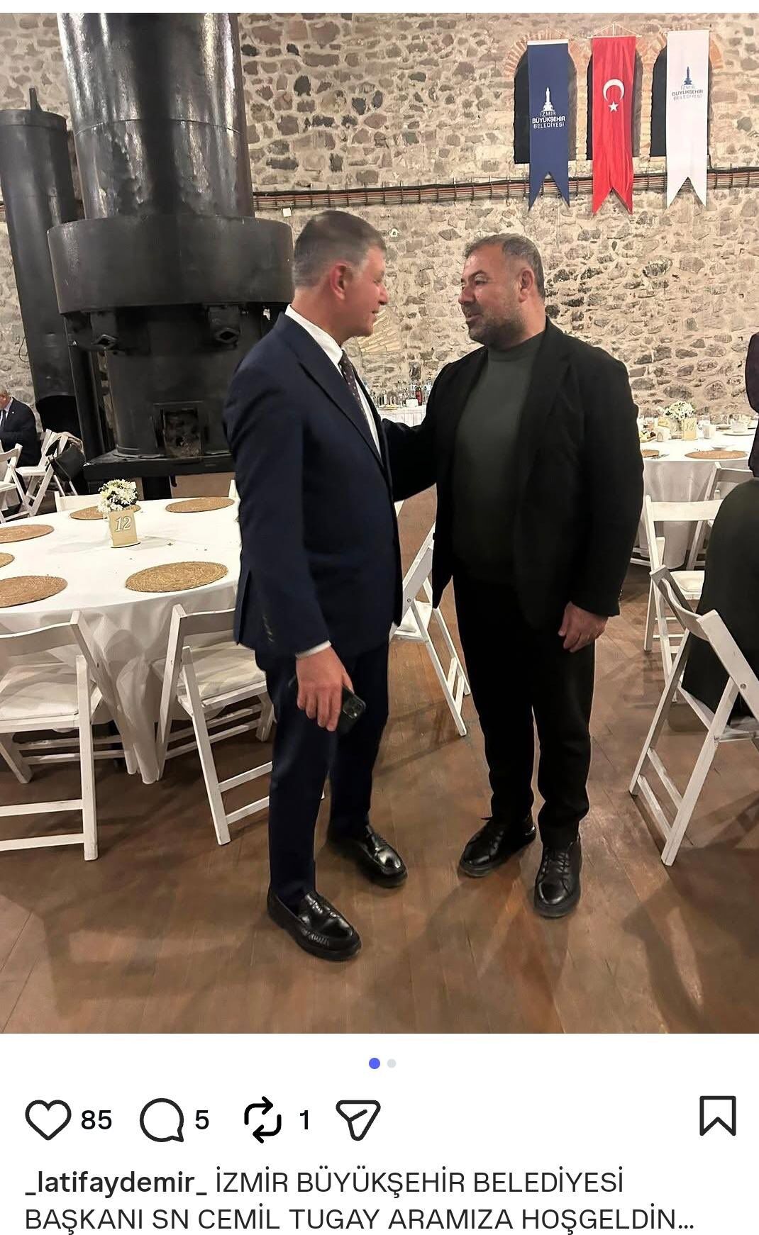 CHP’den istifa ederek görevine bağımsız devam edeceğini açıklayan İzmir Büyükşehir Belediye Başkanı Cemil Tugay’a ilk dikkat çekici mesaj, AKP’den istifa ettikten sonra bağımsız kalan İZBB Meclis Üyesi Latif Aydemir’den geldi.