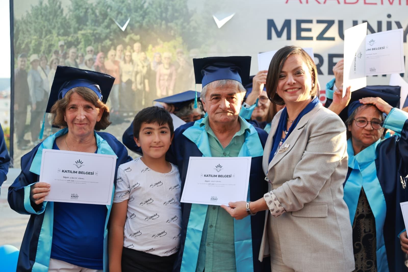 İkinci baharda ilk diploma: 60 yaş üstü kursiyerler kep attı