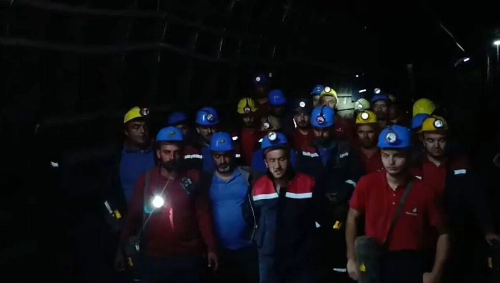 Madenciler kendilerini yer altına kapattı: Açlık grevi başladı!