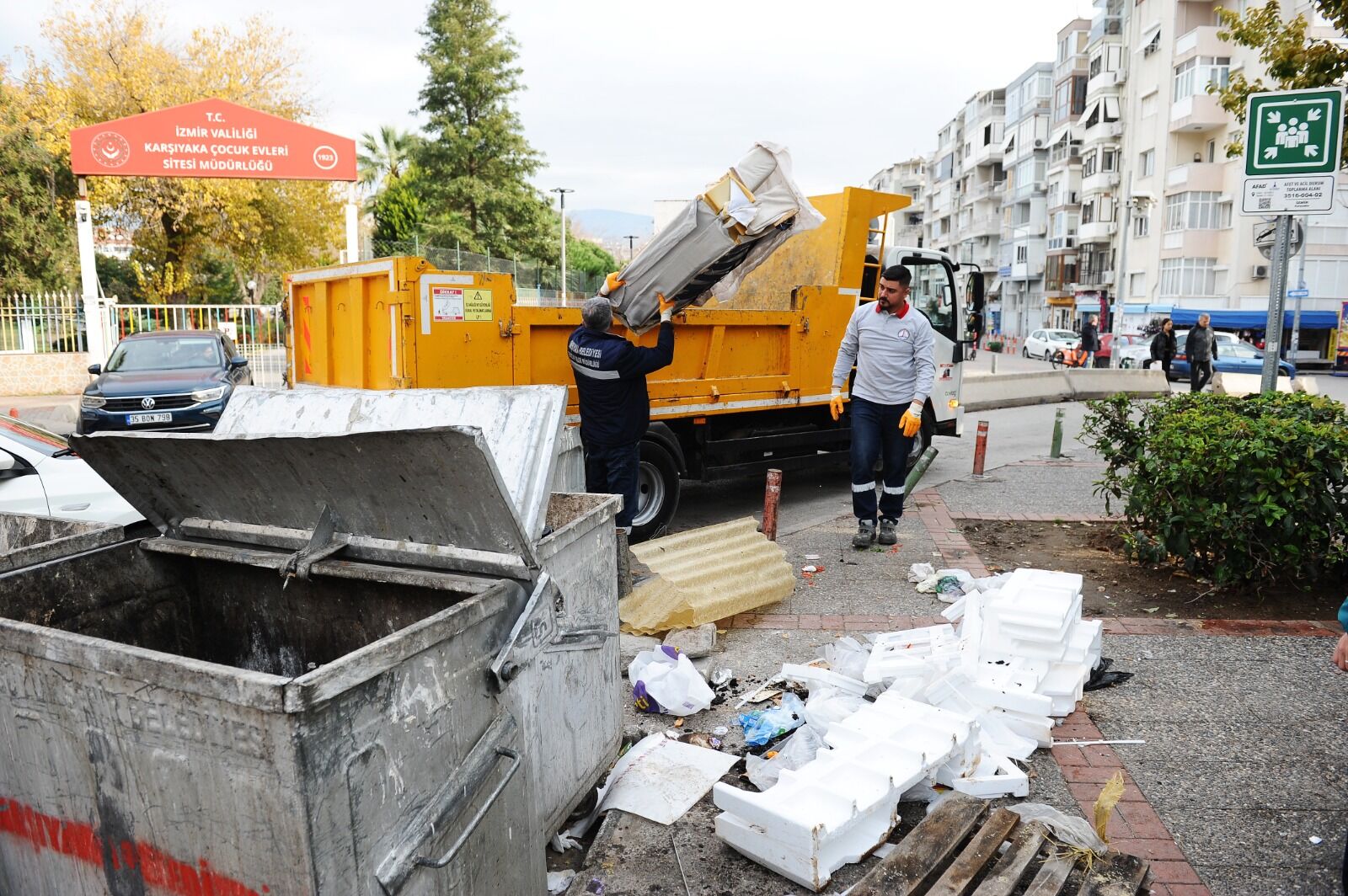Karşıyaka’da kaçak moloz ve atığa kameralı takip: İki ayda 1.7 milyon TL ceza!