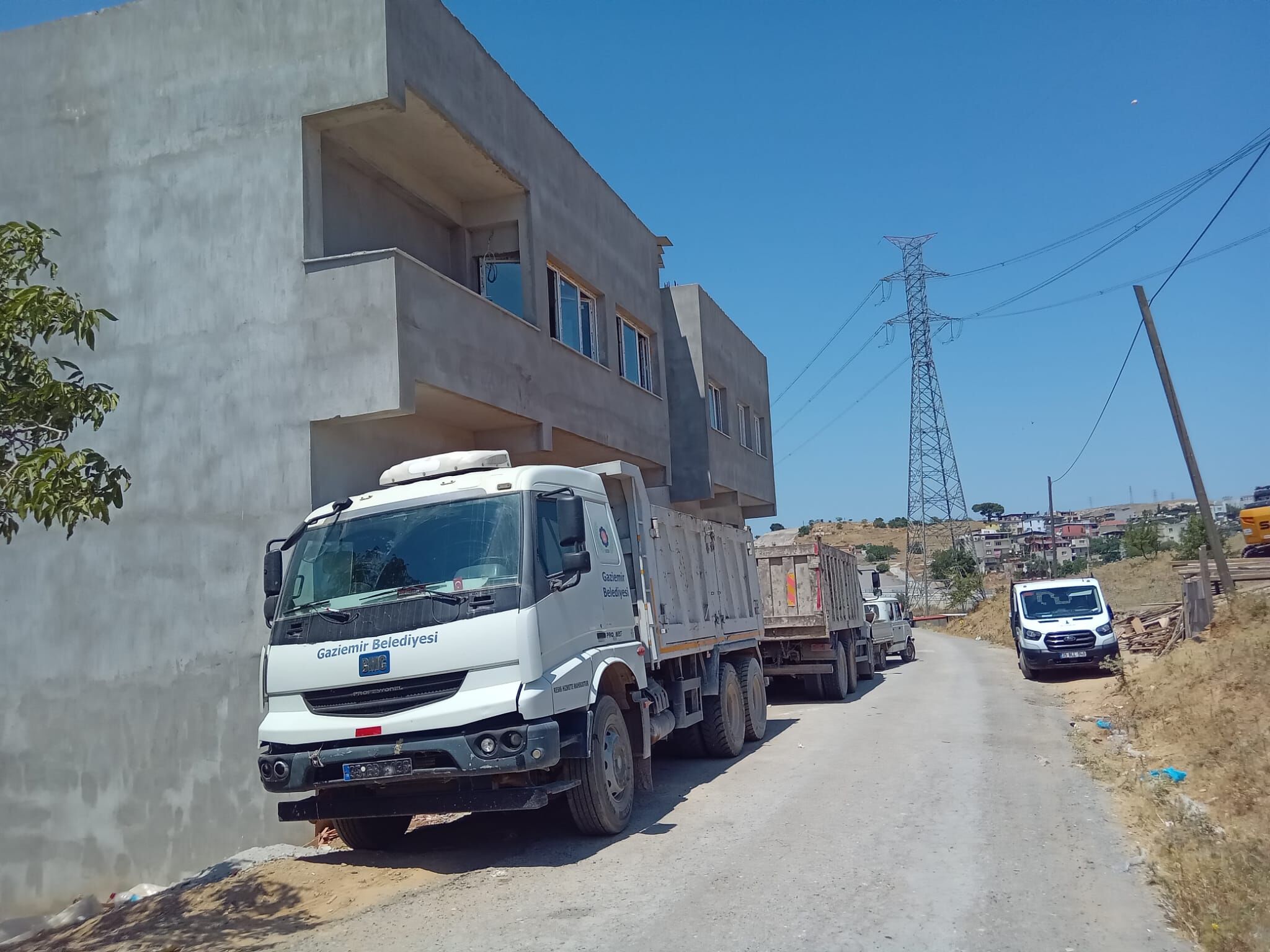 İzmir Büyükşehir'e 'seçici yıkım' tepkisi: 2 bin 400 yapı dururken neden sadece biz?