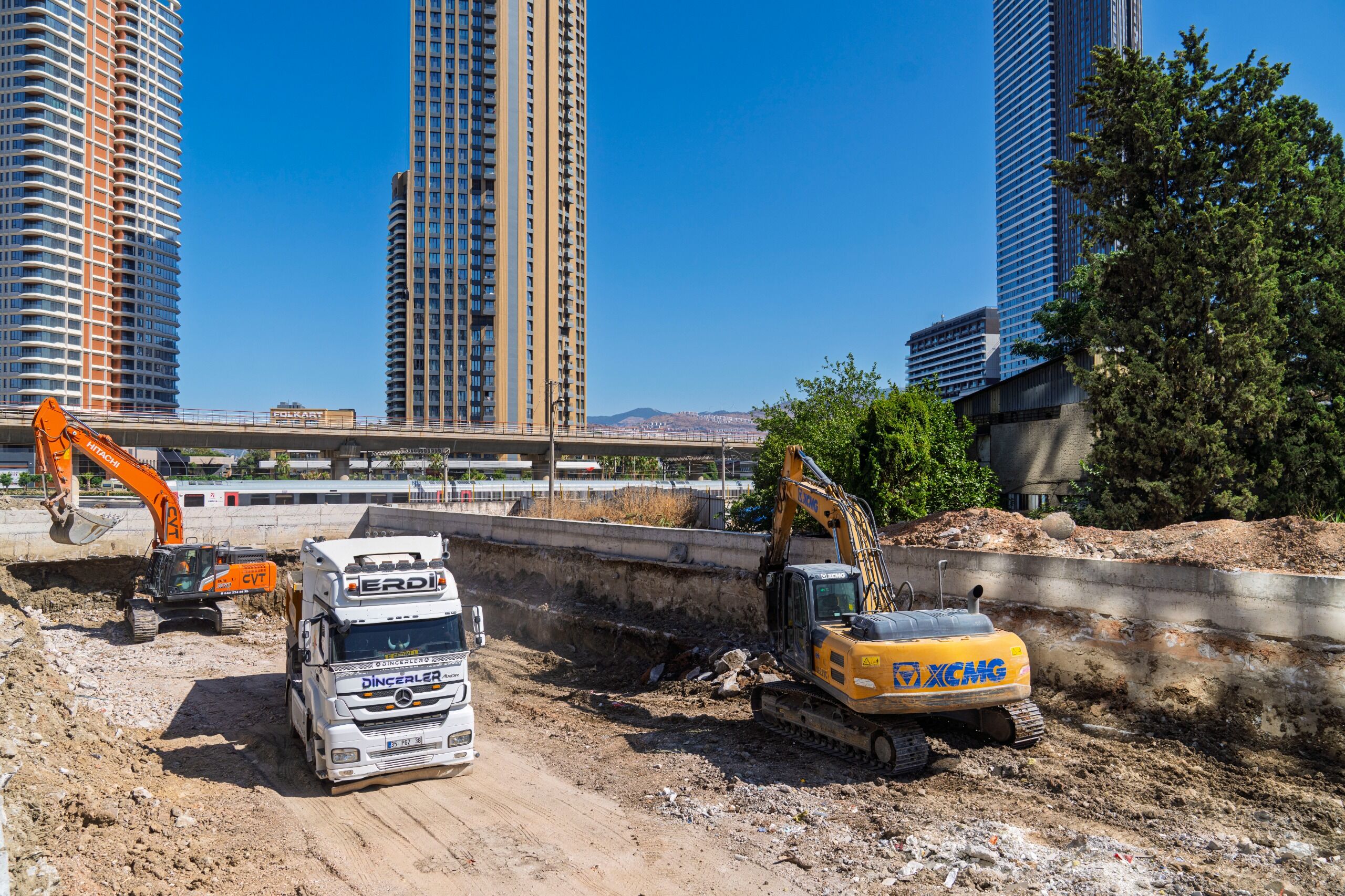 18.07.2026 İzmirlilere trafiğine nefes aldıracak alt geçit projesinde en zor aşama geçildi: Tünel kazısı başlıyor!29B7 4Dfc B7Ee 4B42Dffcadf1