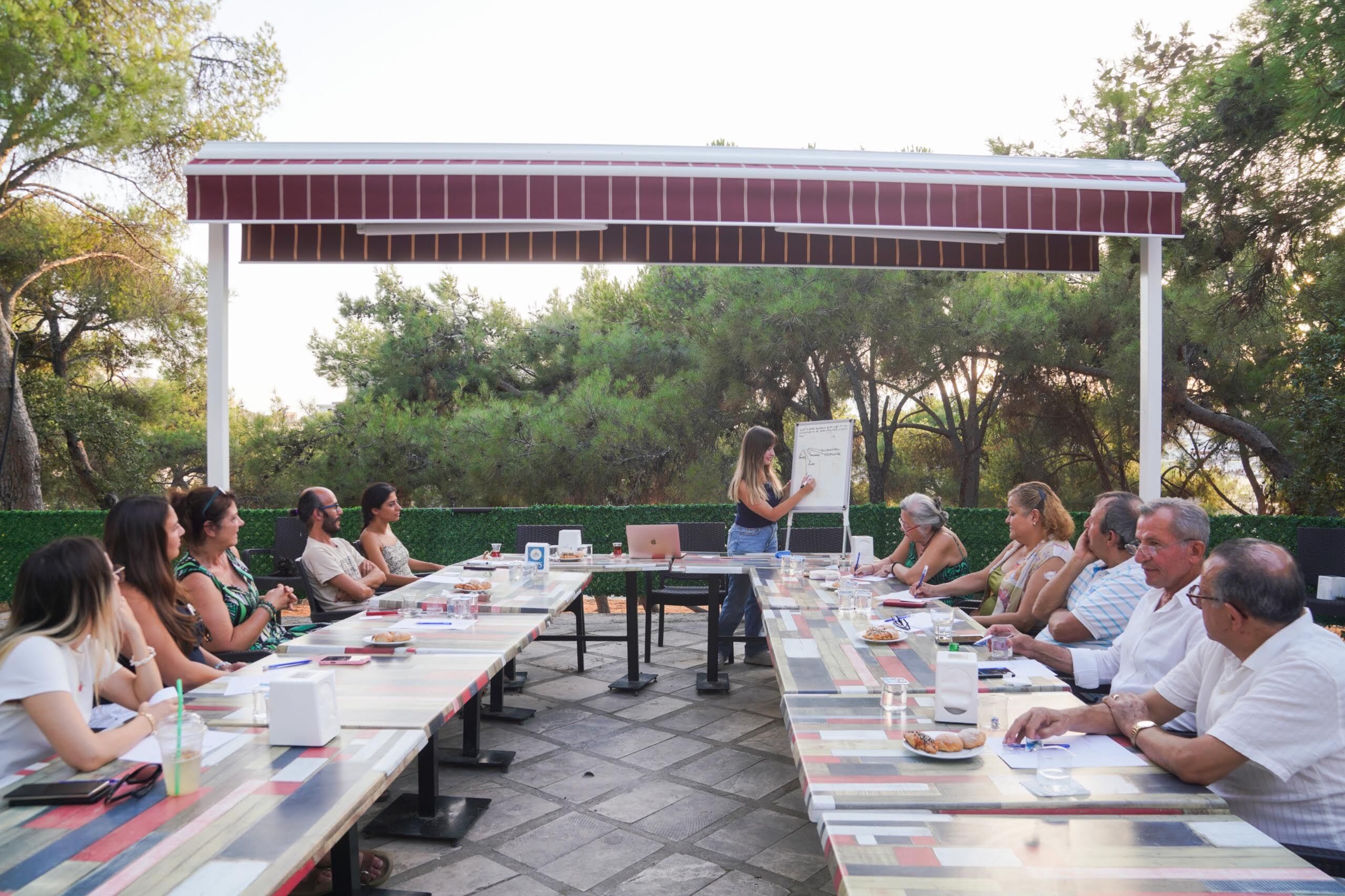 Seferihisar’da edebiyat coşkusu: ‘Yaşamdan Yazıya Atölyesi’ yaz boyunca sürecek