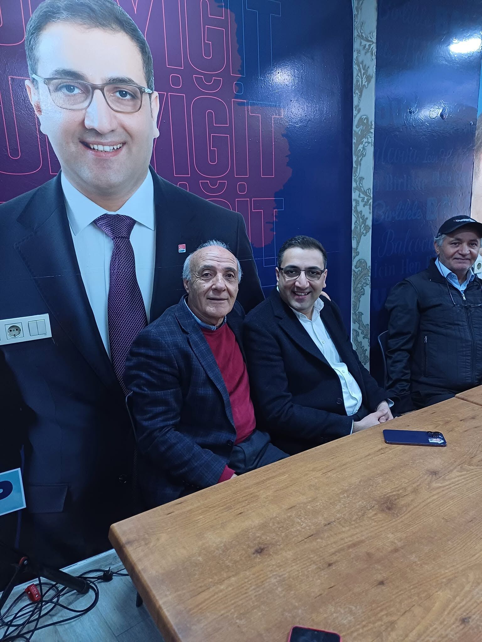 Balçova Belediye Başkanı Onur Yiğit'in İçişleri Bakanlığı tarafından görevden uzaklaştırılmasının ardından olağanüstü toplanan belediye meclisinde, başkanvekilliği görevine CHP’nin adayı Selahattin Yıldız seçildi.