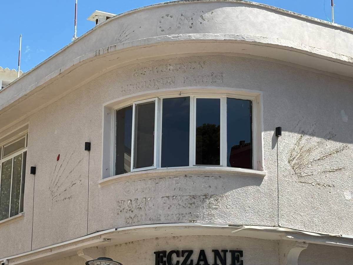 CHP Dikili İlçe Başkanı Tanış’tan ‘siyasi ahlak’ çıkışı: 15 metrekarelik odayı ilçe binası diye gösterdiler!