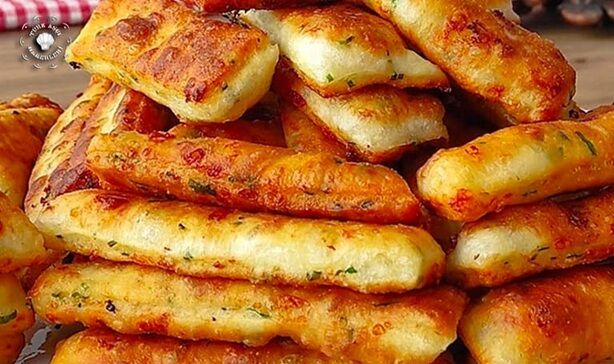 Kahvaltıya farklılık katın… Kaşarlı ve peynirli çubuk pişi tarifi-1