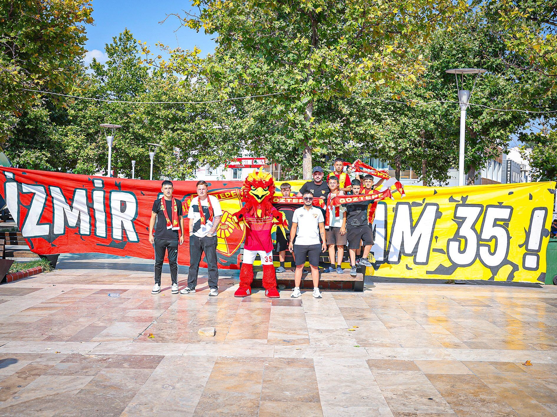 Göz Göz’den İzmirli Çocuklara Jest Karneni Getir Hediyeni Götür (2)