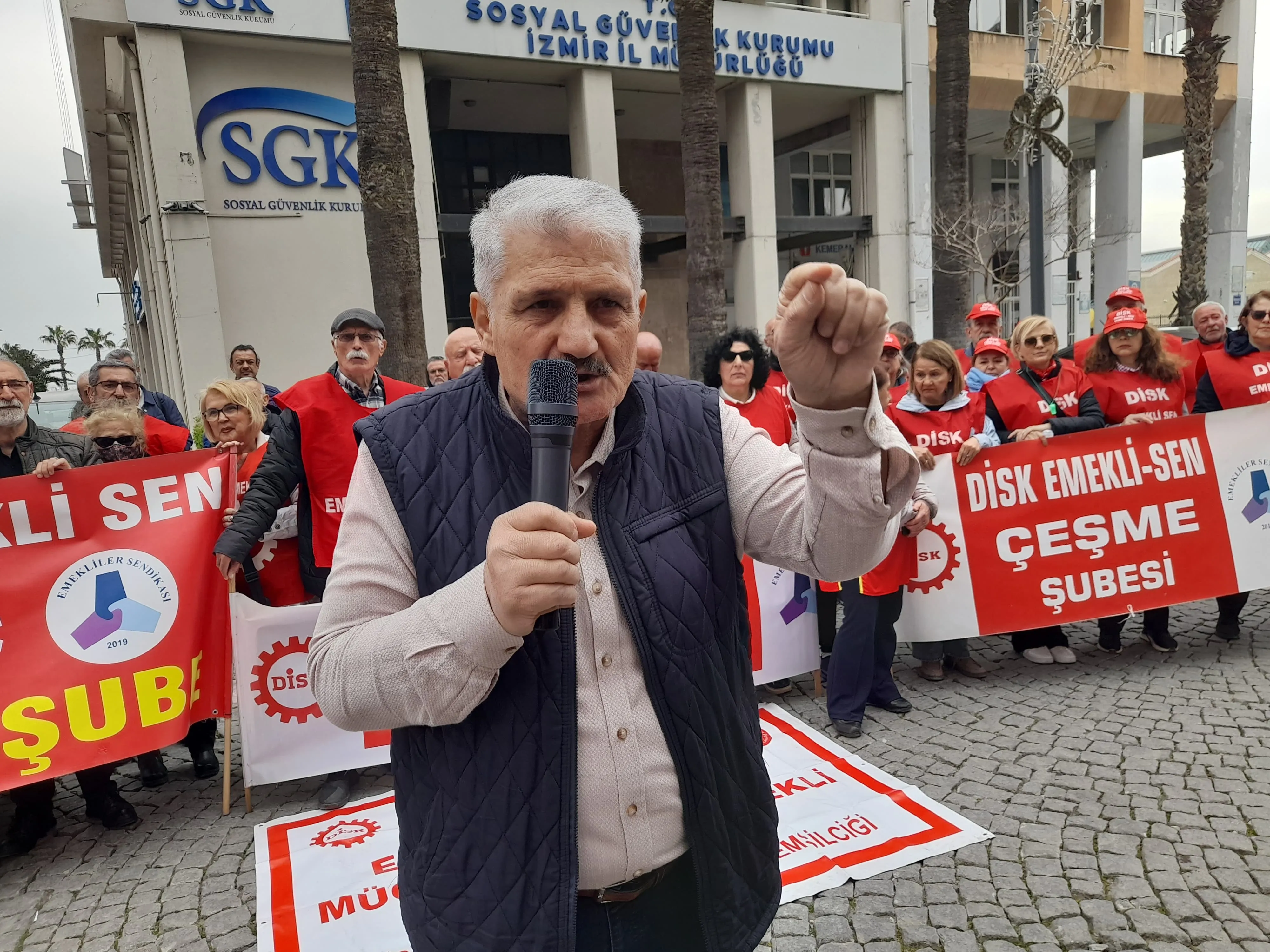 Emekli için tatil lüks oldu: Memlekete gidecek paraları bile yok!