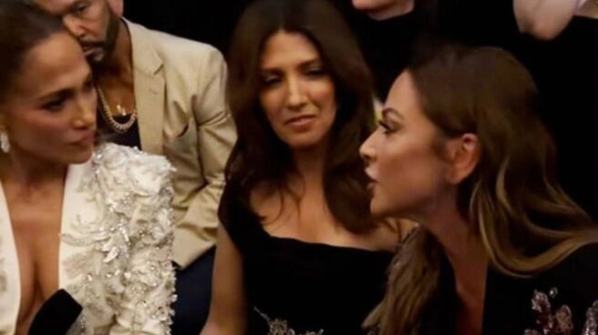 Ön sırada oturdular: Hadise ve Jennifer Lopez Paris'te yan yana!-1