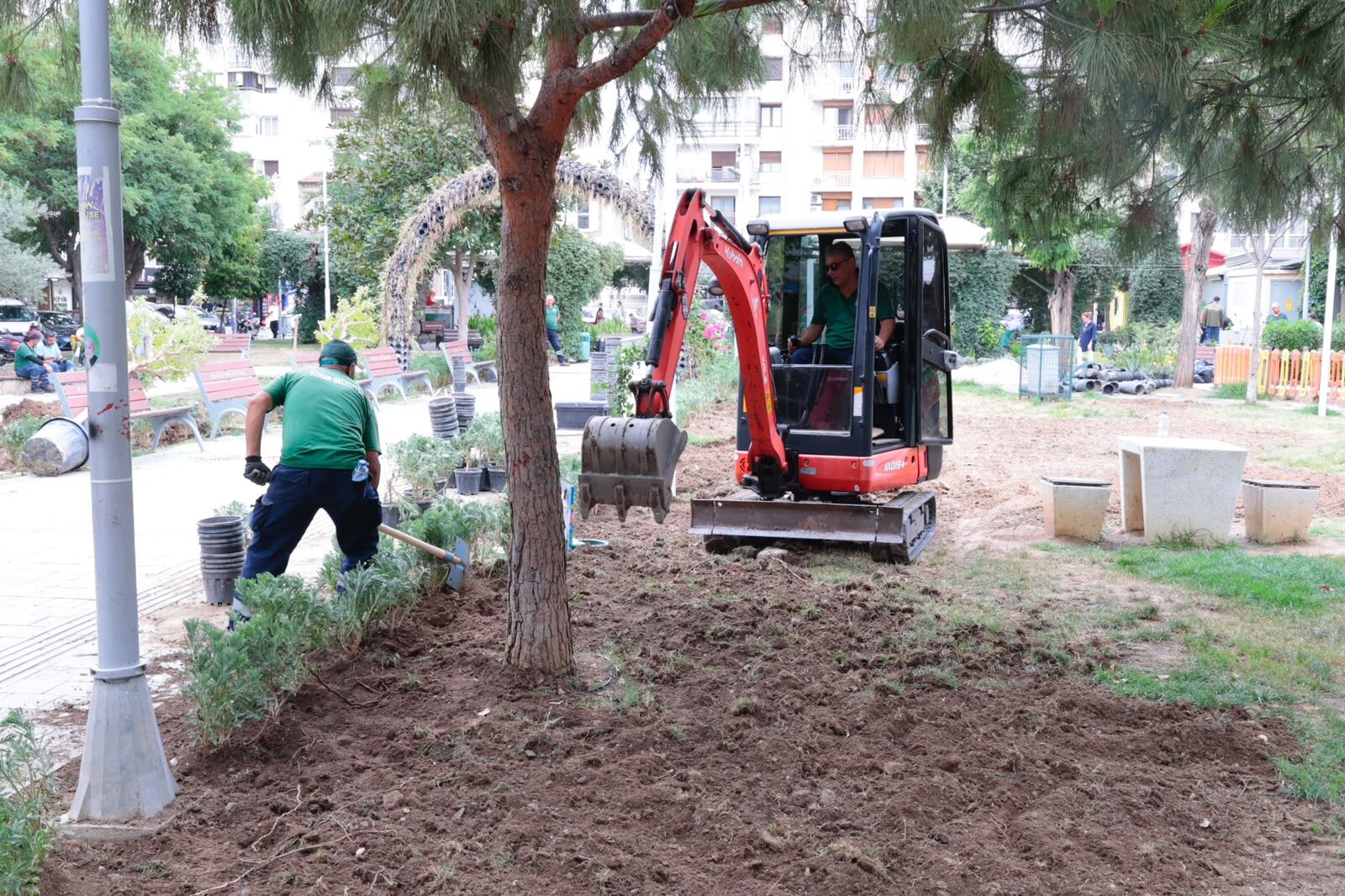 Konak'ta parklar yenileniyor: Çevre dostu uygulamalar devrede