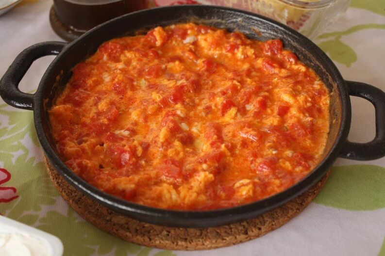 Bu tarifi deneyen vazgeçemiyor… İşte Çakallı menemen tarifi-1