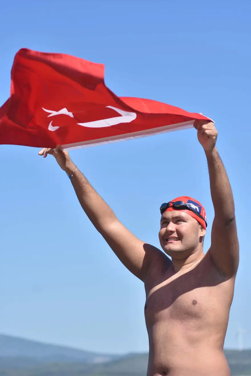 İzmirli yüzücü tarih yazdı