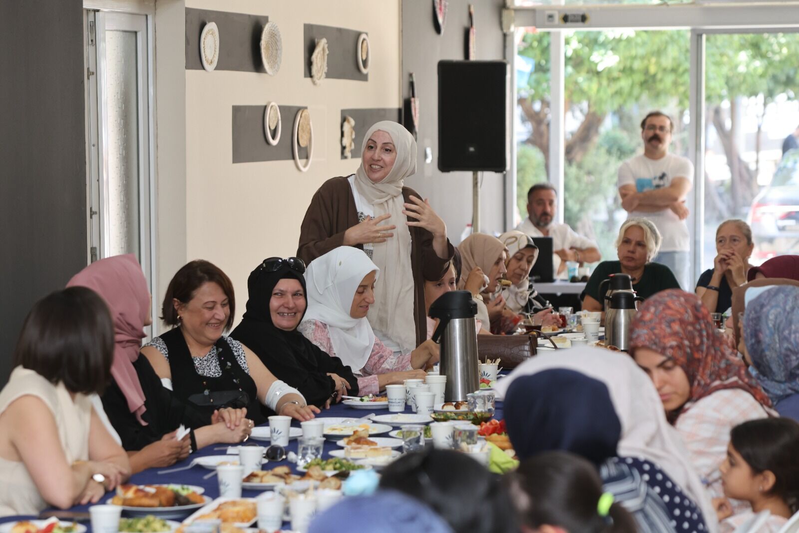 Karabağlar Tekstil Akademi’de ilk mezuniyet gururu: Kendi diktikleri kıyafetlerle podyuma çıktılar