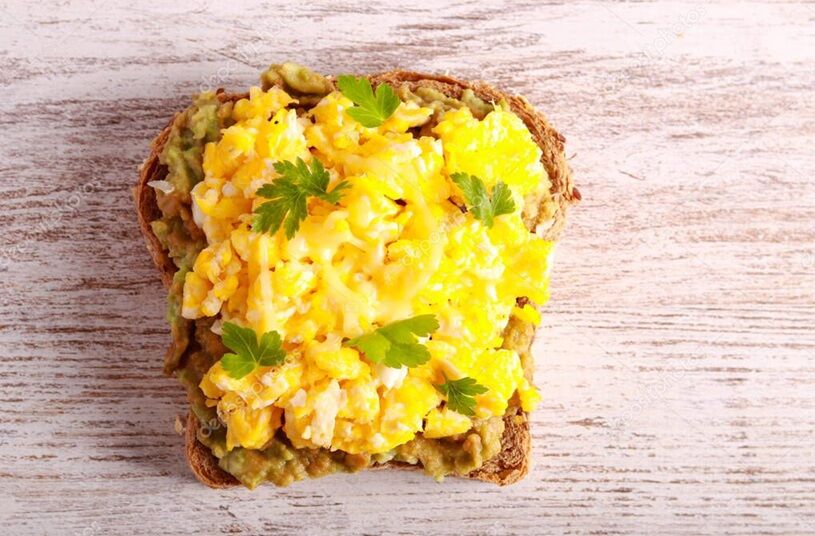 Kahvaltı sofralarının yeni gözdesi: Avokadolu tost tarifi-1