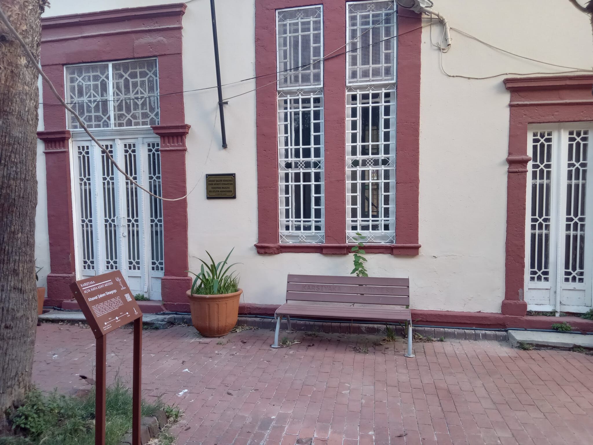 Karşıyaka'nın evlerin arasında saklı hazinesi: 143 yıllık tarihi sinagog ziyaretçilerini bekliyor