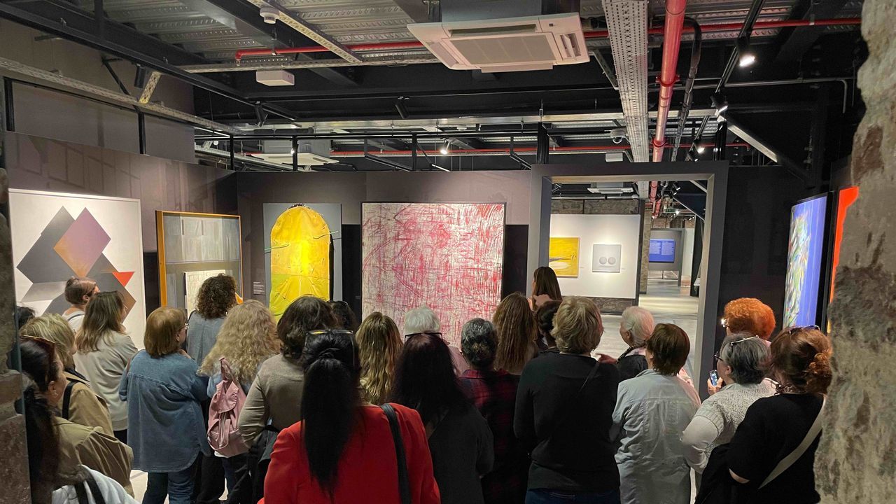 ‘Göz Hizası’ ikinci ayını doldurdu: Yaşar Müzesi’nde ücretsiz sanat turu