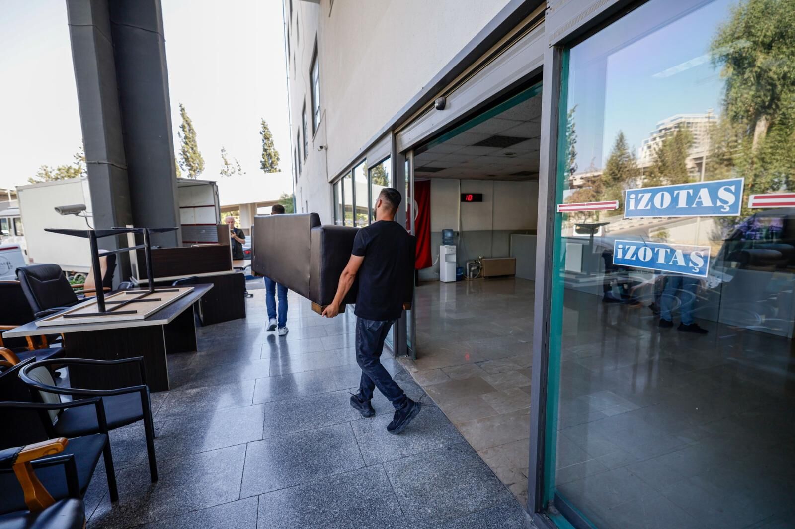 İzmir Otogarı’nda haciz: 73 milyon TL tahsil edildi!