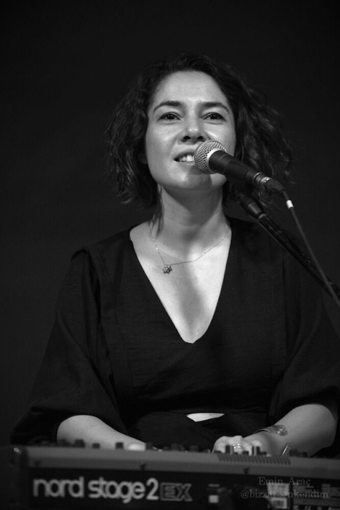 Seda Balcı, ilk kişisel albümü ‘Cebimdeki Hikâyeler’ ile kendi müzik hafızasının kapısını aralıyor