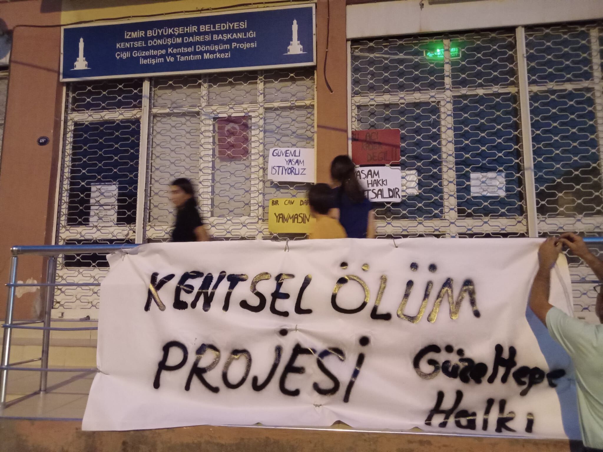 Çiğli’de acılı dededen Tugay ve Yıldız’a tepki: Oy isterken geliyorsunuz, şimdi neredesiniz?
