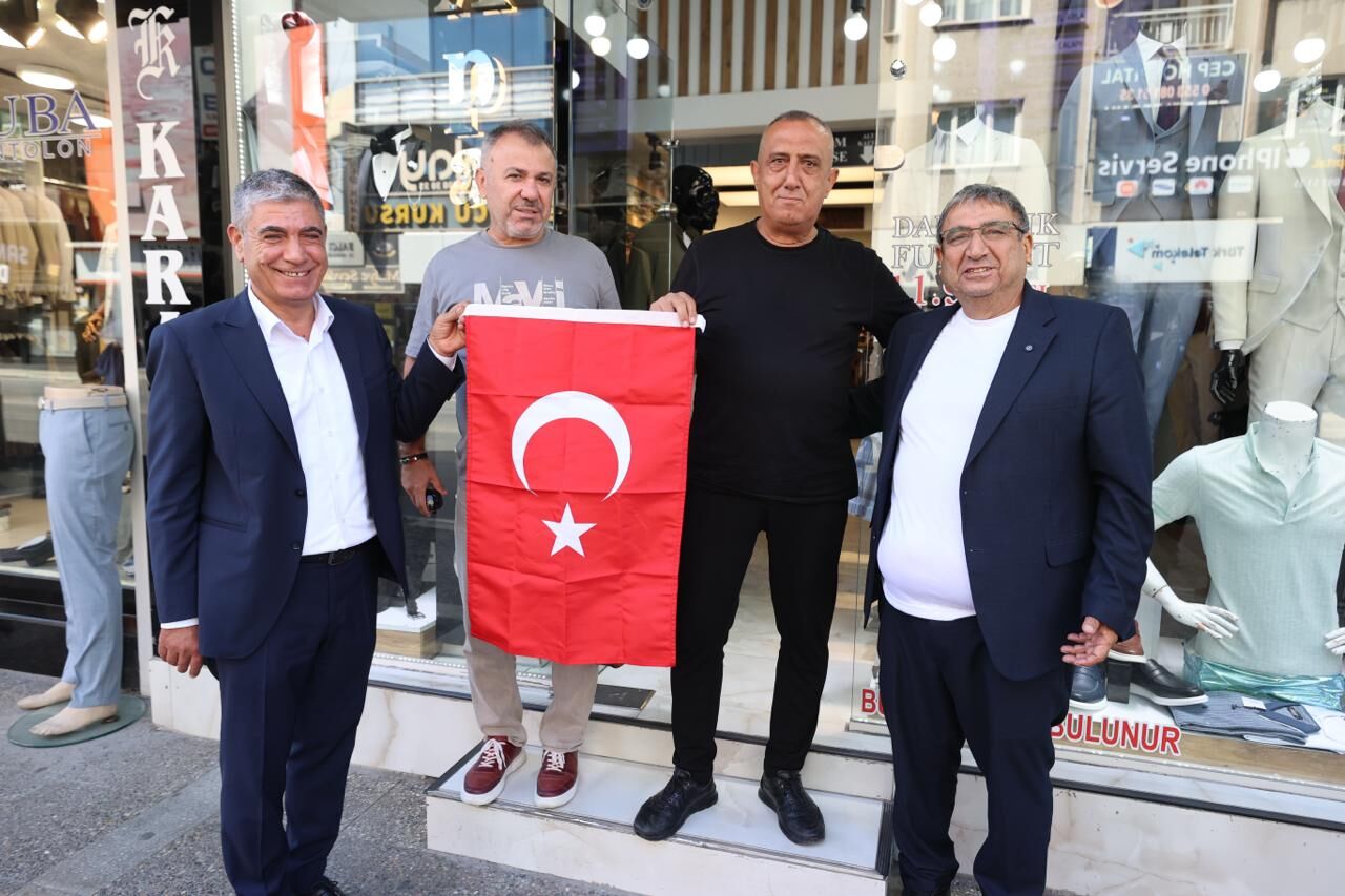 Buca’da 30 Ağustos heyecanı esnafla buluştu