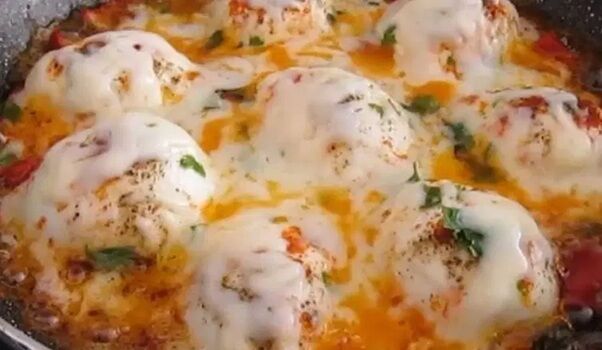 Kahvaltı sofralarınıza damga vuracak… Kaşarlı domatesli yumurta kapama tarifi!-1