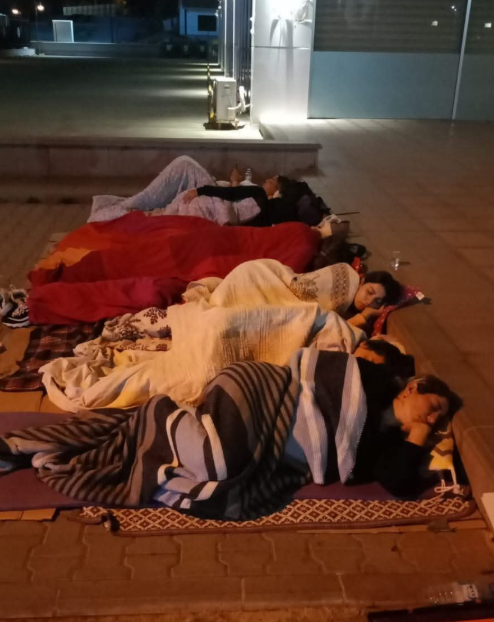Çiğli Belediyesi’nde işten atılıp CHP önünde kamp kurmuşlardı: Özel’in o paylaşımına sert tepki verdi!