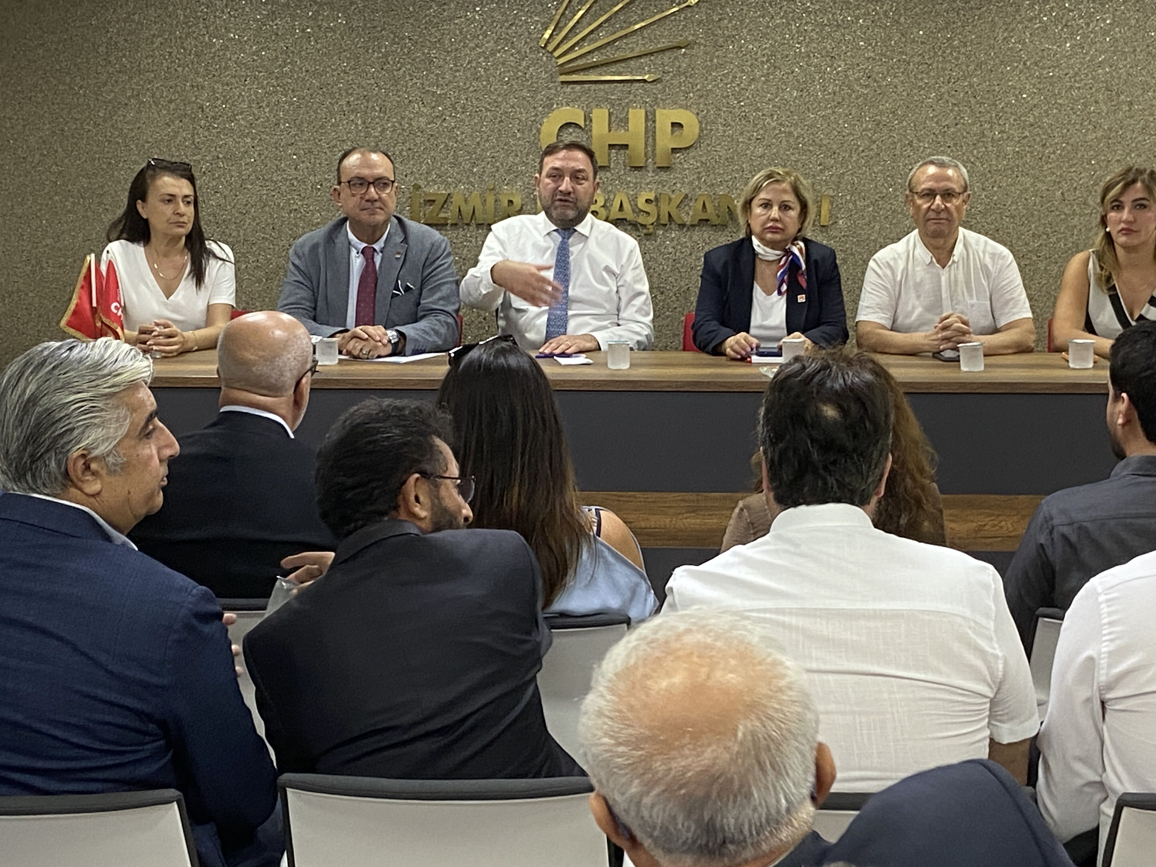 CHP İzmir’de kritik toplantı... Gümrükçü'den net mesaj: Algı balonunu İzmirlilerle patlattık!