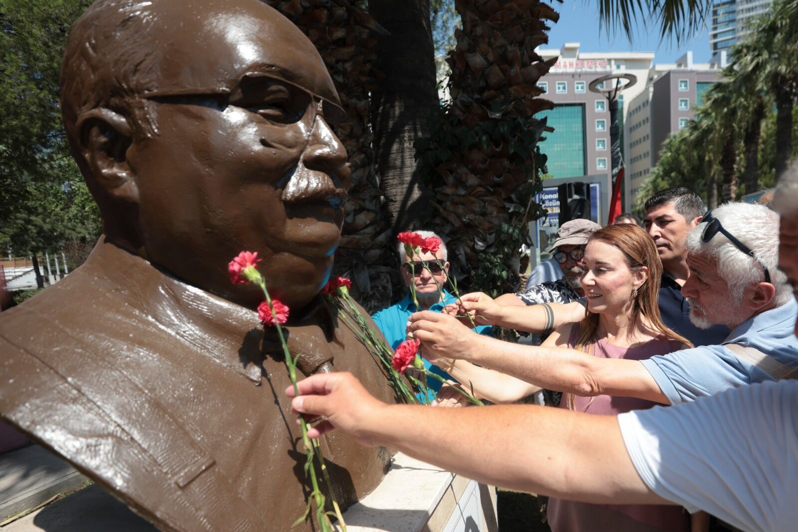 Konak’tan ‘İzmir Baba’ya büyük vefa
