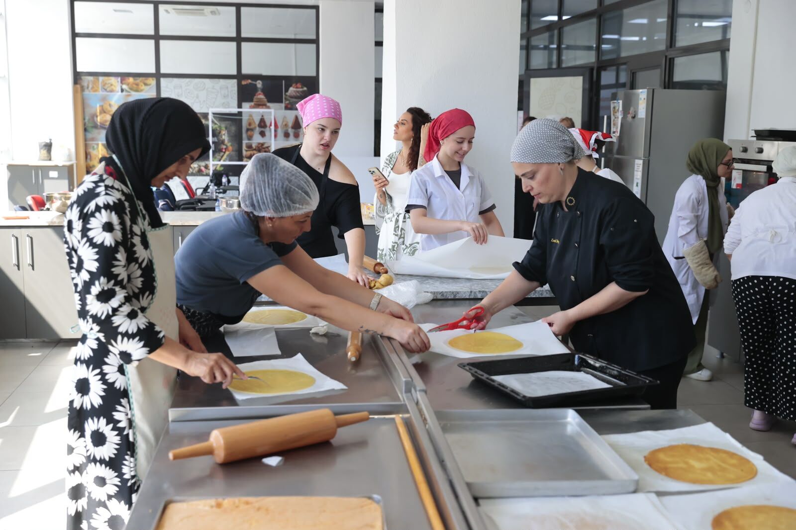 Konak’ta kadınlara istihdam kapısı: Pastacılık kursuna yoğun ilgi-1