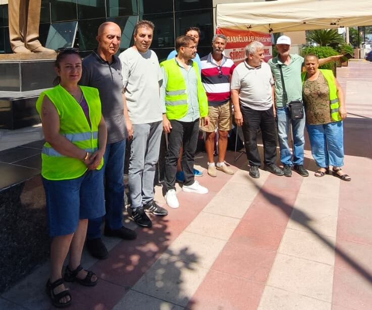 Karabağlar Belediyesi’nde ‘sürgün’ tepkisi: Sosyolog Murat Mengirkaon oturma eylemi başlattı-1