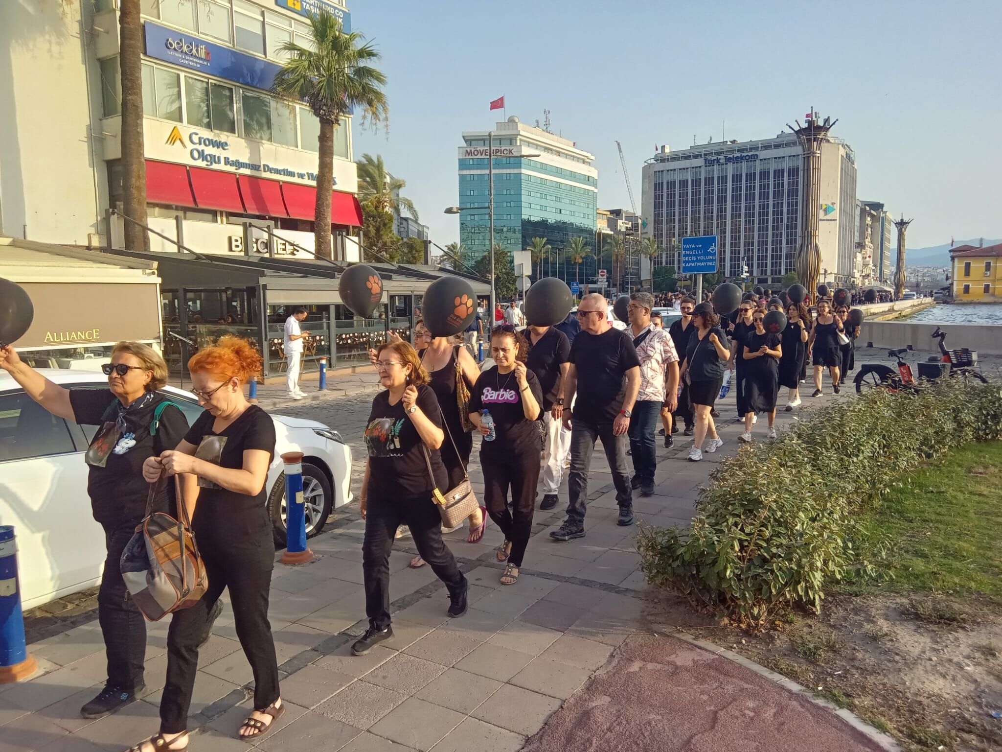 Karşıyaka’da hayvanseverlerden o görüntülere tepki: Bu hayvanlar 3 ay boyunca nerede bekletiliyor?